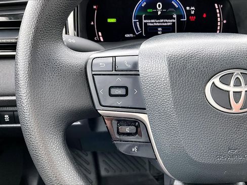 Used 2025 Toyota Camry LE FWD image 23
