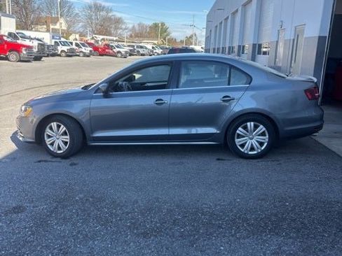 Used 2017 Volkswagen Jetta S image 3