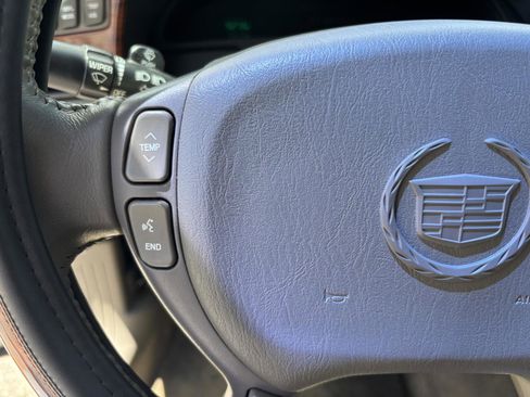 Used 2002 Cadillac De Ville Sedan w/ Comfort/Convenience Pkg image 26