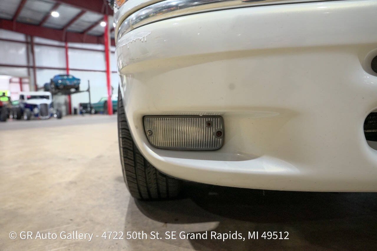 Used 1997 Chrysler Town & Country LXi FWD image 36