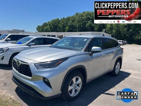 Used 2023 Toyota Highlander LE AWD/4WD image 2