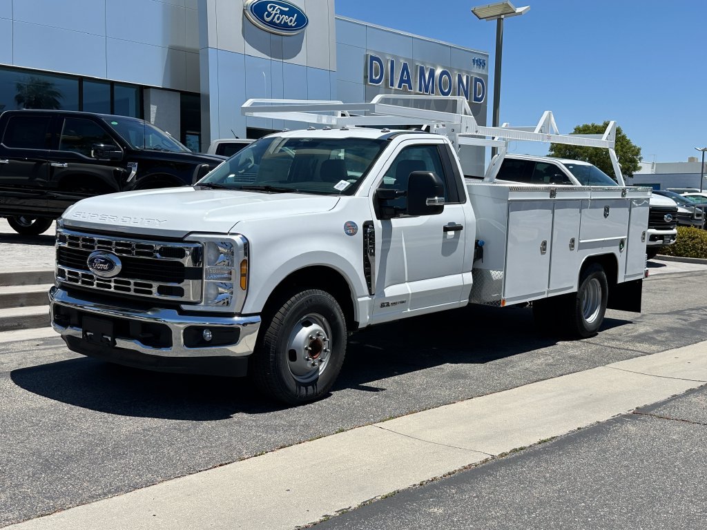 New 2025 Ford F350 XL w/ XL Chrome Package RWD image 2