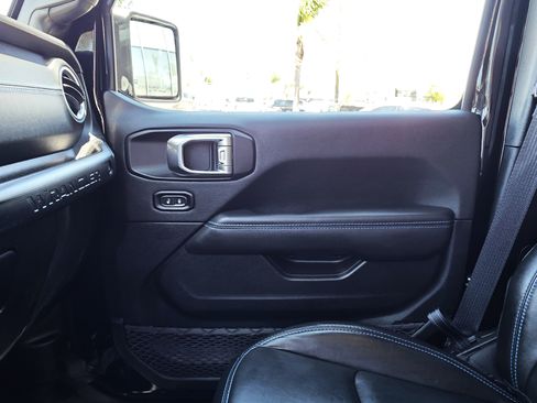 Used 2023 Jeep Wrangler Unlimited Rubicon 4xe AWD/4WD image 17