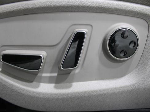 Used 2018 Genesis G80 3.8 w/ Option Group 02 image 4