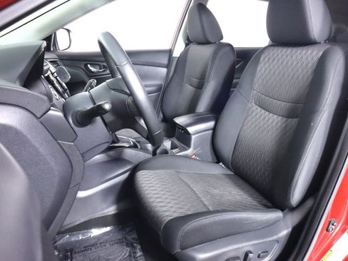 Used 2020 Nissan Rogue SV image 30