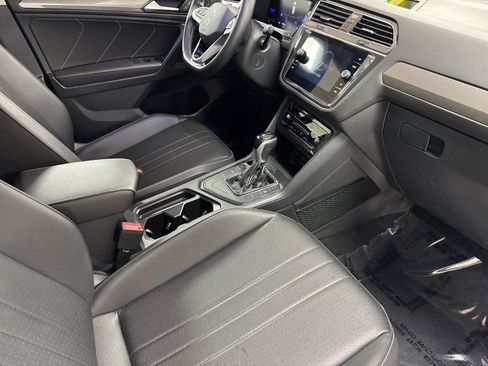 Used 2023 Volkswagen Tiguan SE FWD image 16