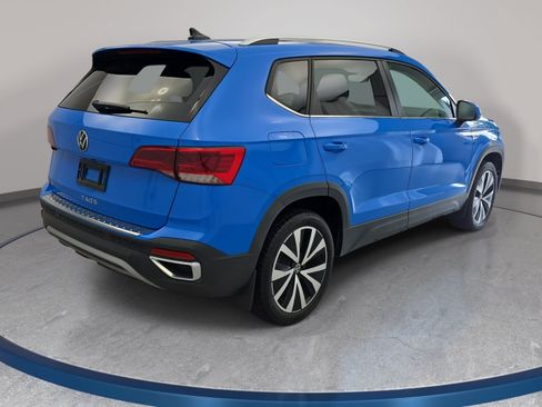 Certified 2023 Volkswagen Taos SE w/ Panoramic Sunroof Package FWD image 5