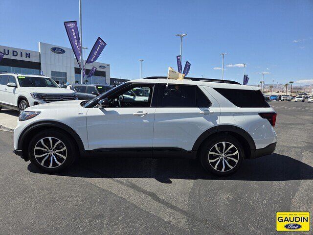 Certified 2025 Ford Explorer ST-Line RWD image 4