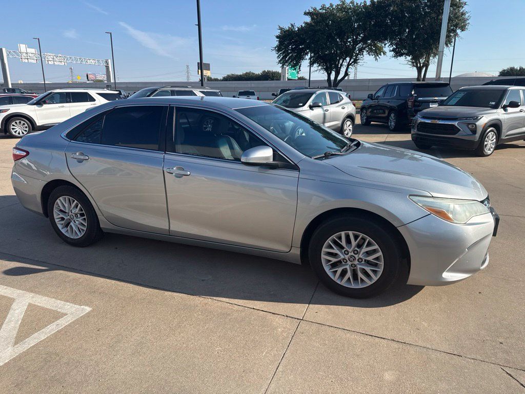 Used 2016 Toyota Camry LE FWD image 3