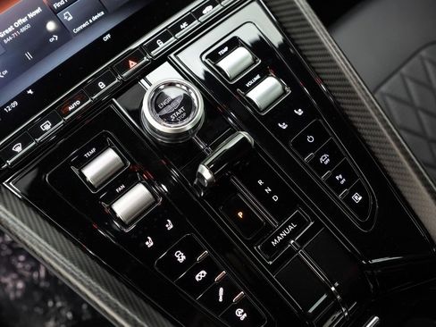 Used 2025 Aston Martin DB12 image 16