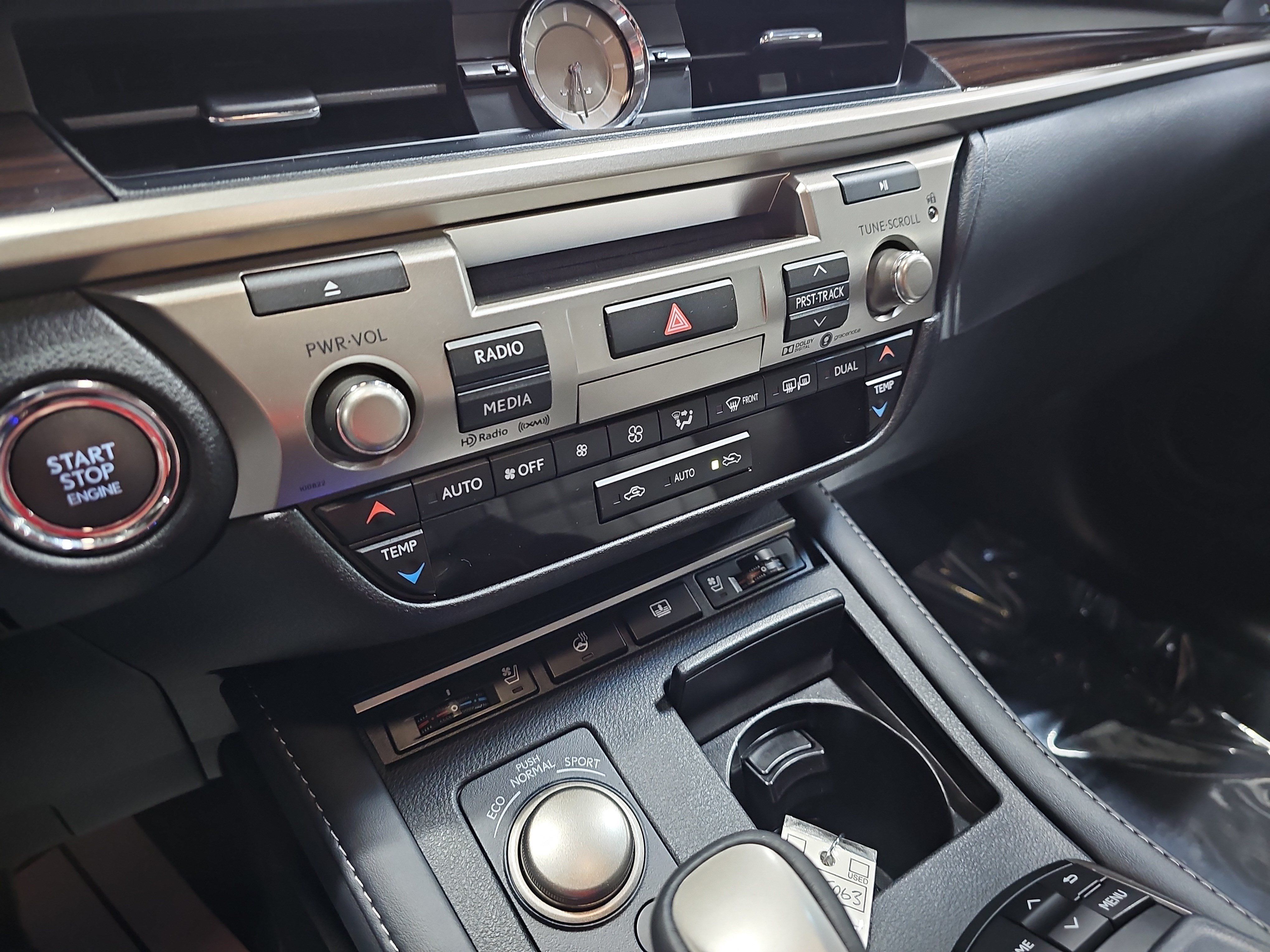 Used 2018 Lexus ES 350 w/ Luxury Package w/Wood Trim FWD image 21