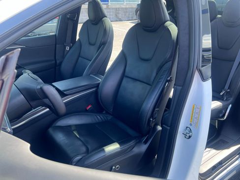 Used 2022 Tesla Model X image 22