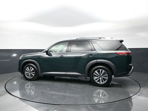 Used 2023 Nissan Pathfinder SL AWD/4WD image 2