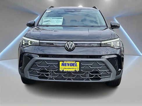 New 2026 Volkswagen Taos SE FWD image 2