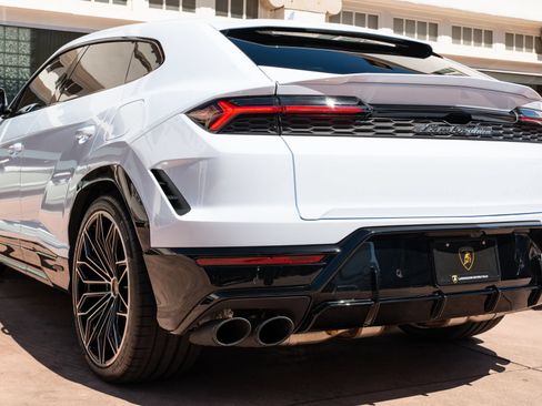 Used 2026 Lamborghini Urus SE AWD/4WD image 11