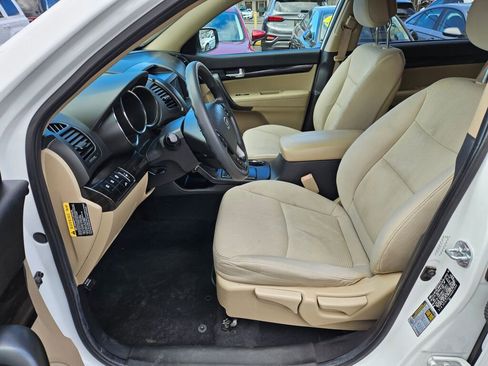 Used 2011 Kia Sorento LX image 11