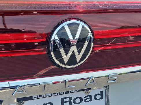 Used 2024 Volkswagen Atlas Cross Sport SE AWD/4WD image 28
