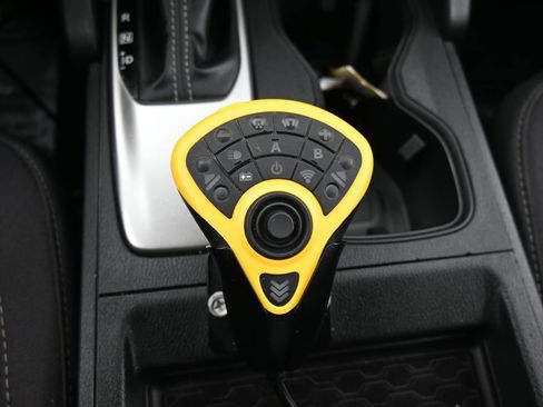 Used 2025 Nissan Frontier SV image 21