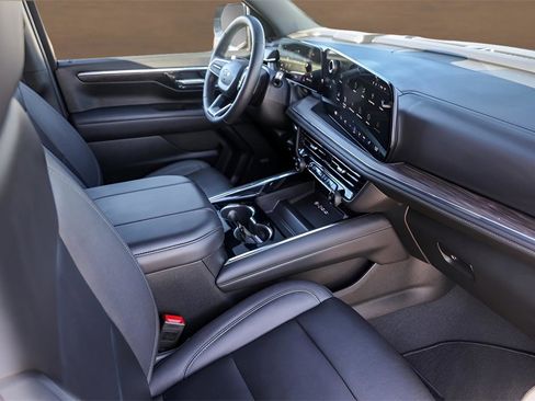 Used 2025 Chevrolet Tahoe Z71 w/ Comfort Package image 31