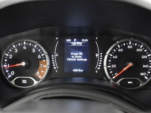 Used 2023 Jeep Renegade Latitude image 28