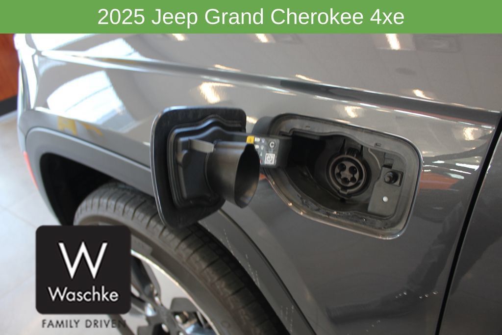 New 2025 Jeep Grand Cherokee Limited 4xe w/ Trailer Tow Package AWD/4WD image 22