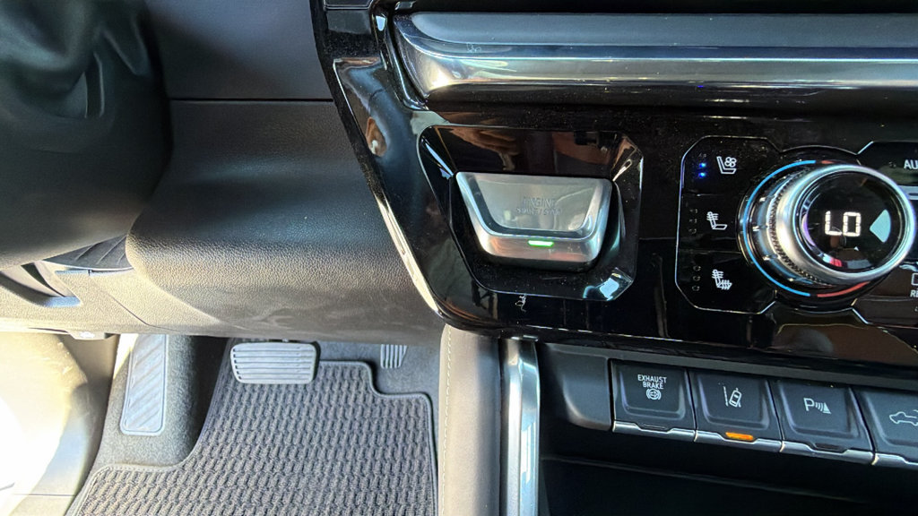 Used 2025 GMC Sierra 3500 Denali Ultimate AWD/4WD image 17