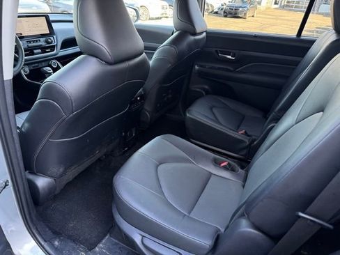 Used 2025 Toyota Grand Highlander AWD image 17