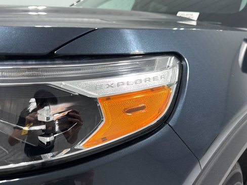 Certified 2024 Ford Explorer XLT RWD image 35