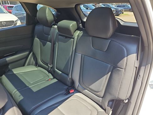 Certified 2025 Hyundai Tucson Limited FWD image 13