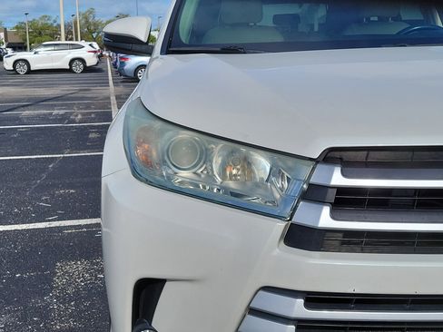 Certified 2018 Toyota Highlander XLE image 7