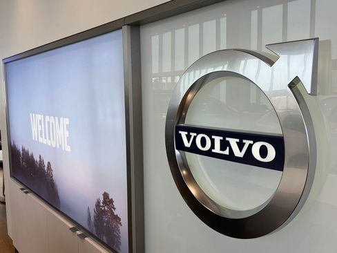 Used 2018 Volvo XC90 T6 Momentum w/ Convenience Package image 13