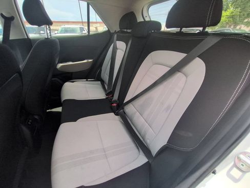 Used 2025 Hyundai Venue SEL FWD image 27