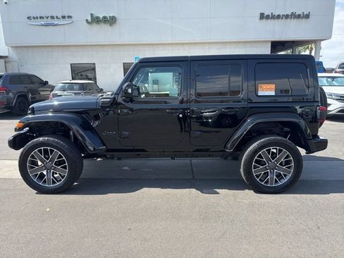 Used 2022 Jeep Wrangler Unlimited Sahara AWD/4WD image 2