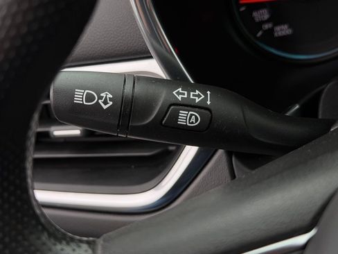 Used 2021 Chevrolet Equinox LT image 18