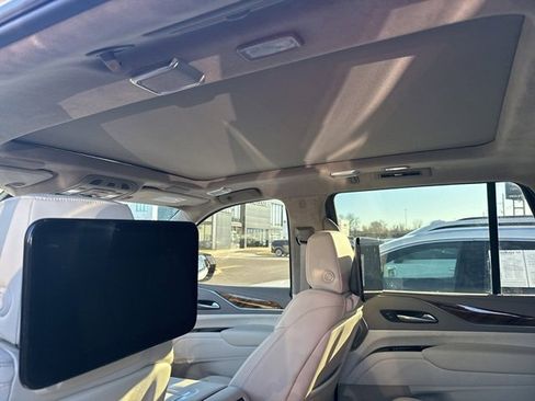 Certified 2024 Cadillac Escalade Sport Platinum image 11