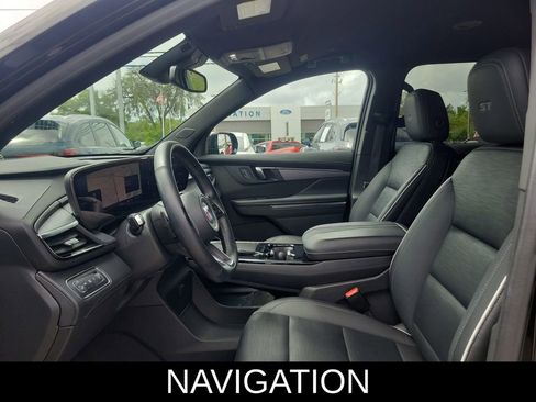 Used 2025 Buick Enclave Sport Touring FWD image 2