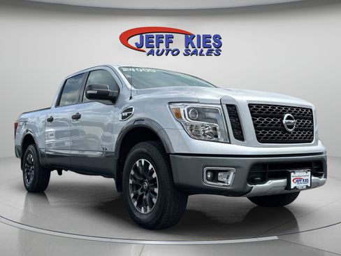 Used 2017 Nissan Titan PRO-4X image 2
