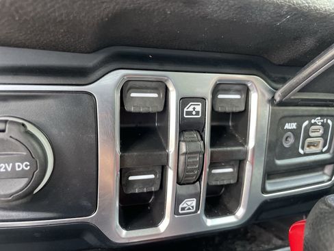 Used 2024 Jeep Wrangler Unlimited Sport AWD/4WD image 17