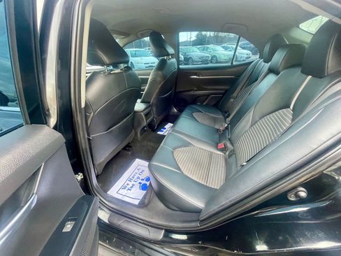 Used 2020 Toyota Camry SE image 6