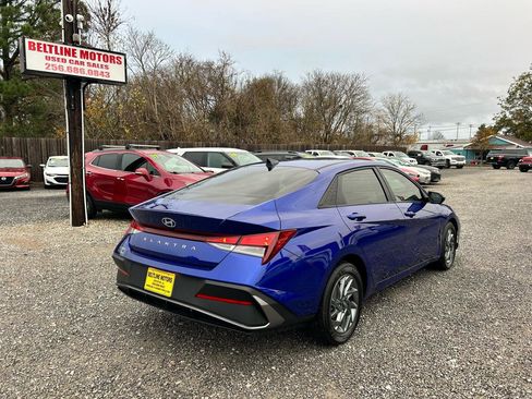 Used 2024 Hyundai Elantra SEL FWD image 2