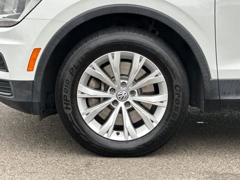 Used 2018 Volkswagen Tiguan SE w/ Panoramic Sunroof Package image 32