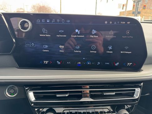 Used 2025 Chevrolet Traverse LT w/ Sun and Wheel Package image 26