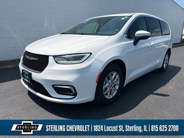 Used 2023 Chrysler Pacifica Touring-L FWD image 7