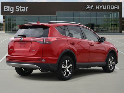 Used 2017 Toyota RAV4 XLE image 4