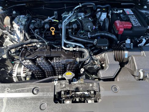 Used 2025 Nissan Altima 2.5 SV FWD image 32