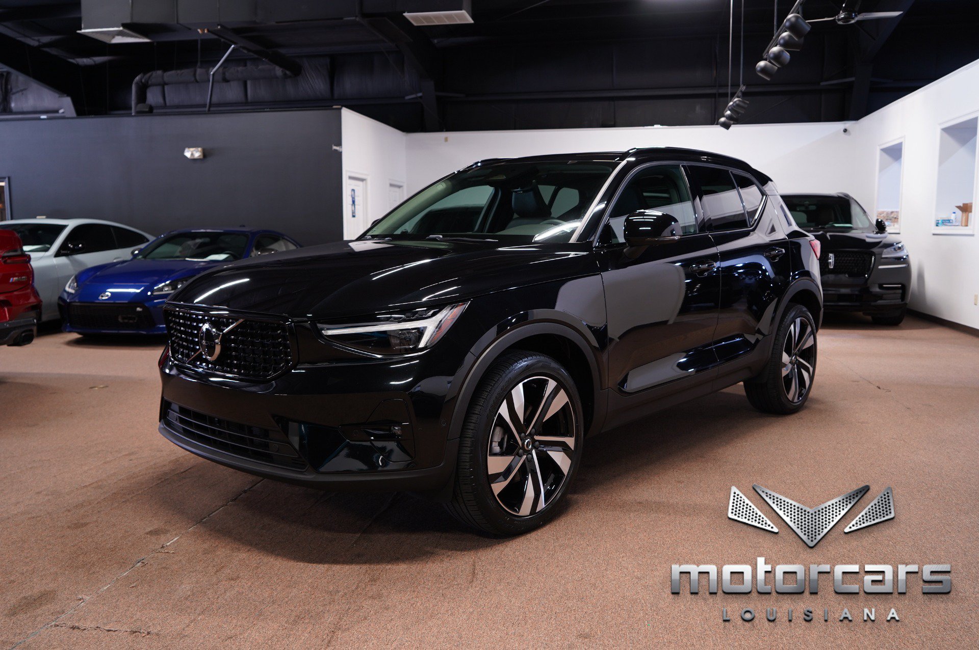 Used 2024 Volvo XC40 B5 Plus w/ Protection Package Premier AWD/4WD image 3