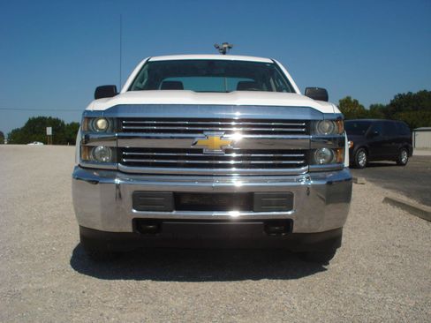 Used 2015 Chevrolet Silverado 2500 W/T AWD/4WD image 3