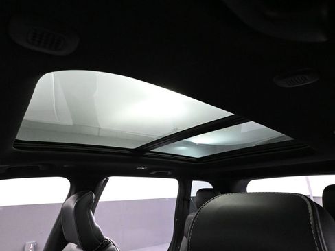 Used 2022 Jeep Grand Cherokee Overland w/ Luxury Tech Group IV image 27