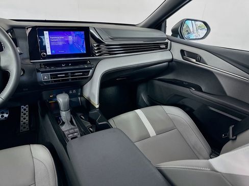 Used 2025 Toyota Camry SE image 23