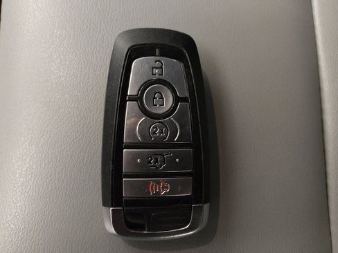 Used 2022 Ford Explorer XLT w/ Equipment Group 202A RWD image 32